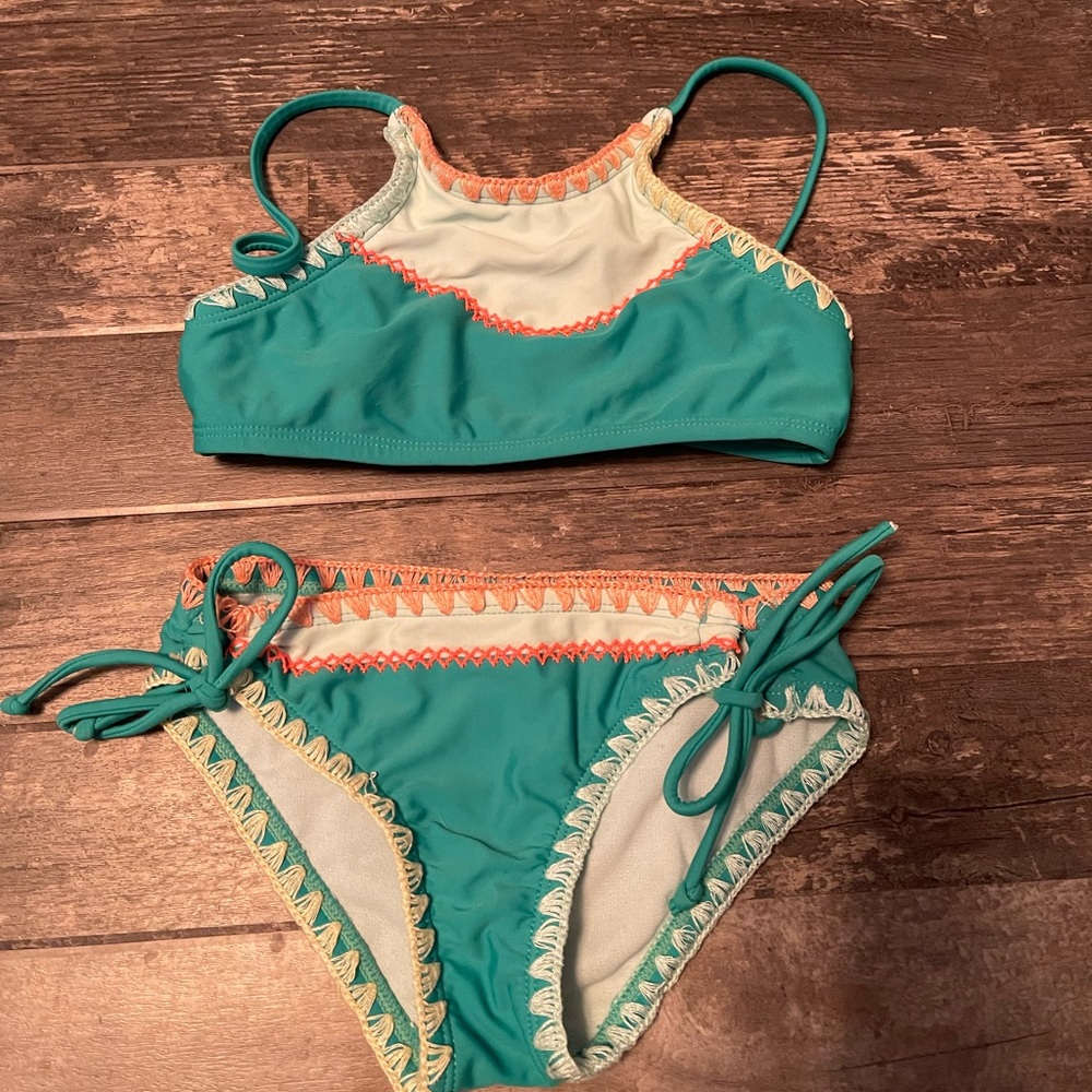 Hobie 2 piece girls swimsuit.  EUC. Size 7.
